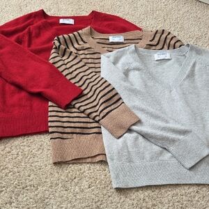 Old Navy Women's V-Neck Sweaters - Red, Tan, Gray